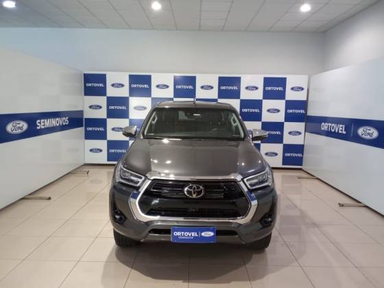 TOYOTA HILUX 2.8 D-4D TURBO DIESEL CD SRX 4X4 AUTOMÁTICO